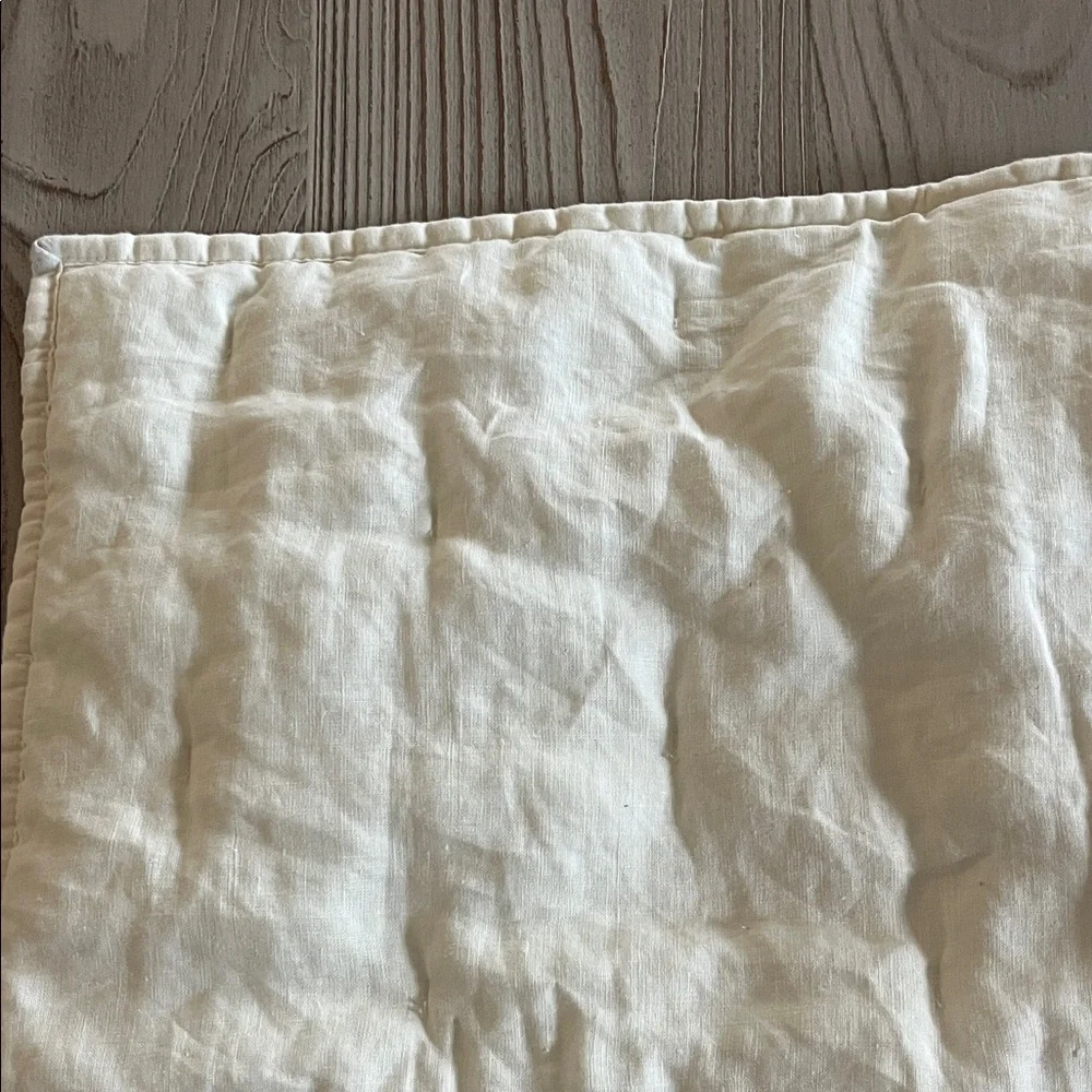 Pottery Barn Belgian flax tufted Quilted sham classic ivory standard size